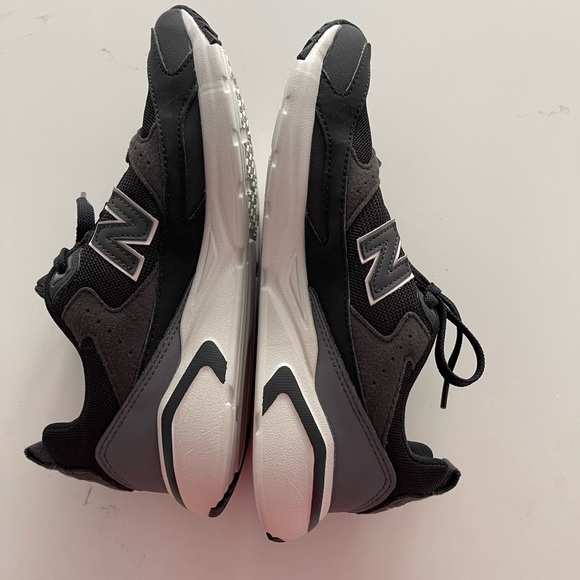 Brand new, never worn New Balance running shoes. Factory orthotic insole. - Picture 7 of 9